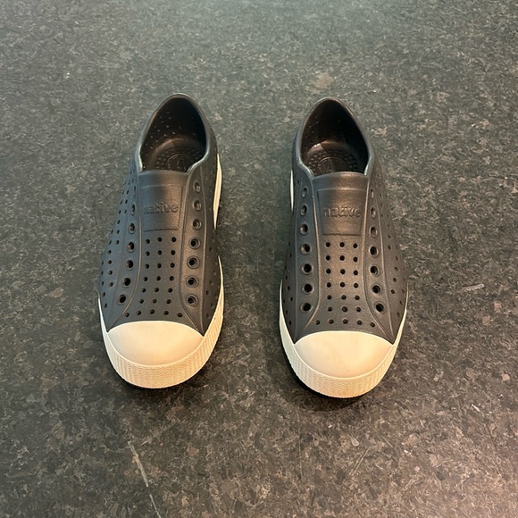 Native Other - GENTLY Worn junior NATIVE JEFFERSON SHOES .